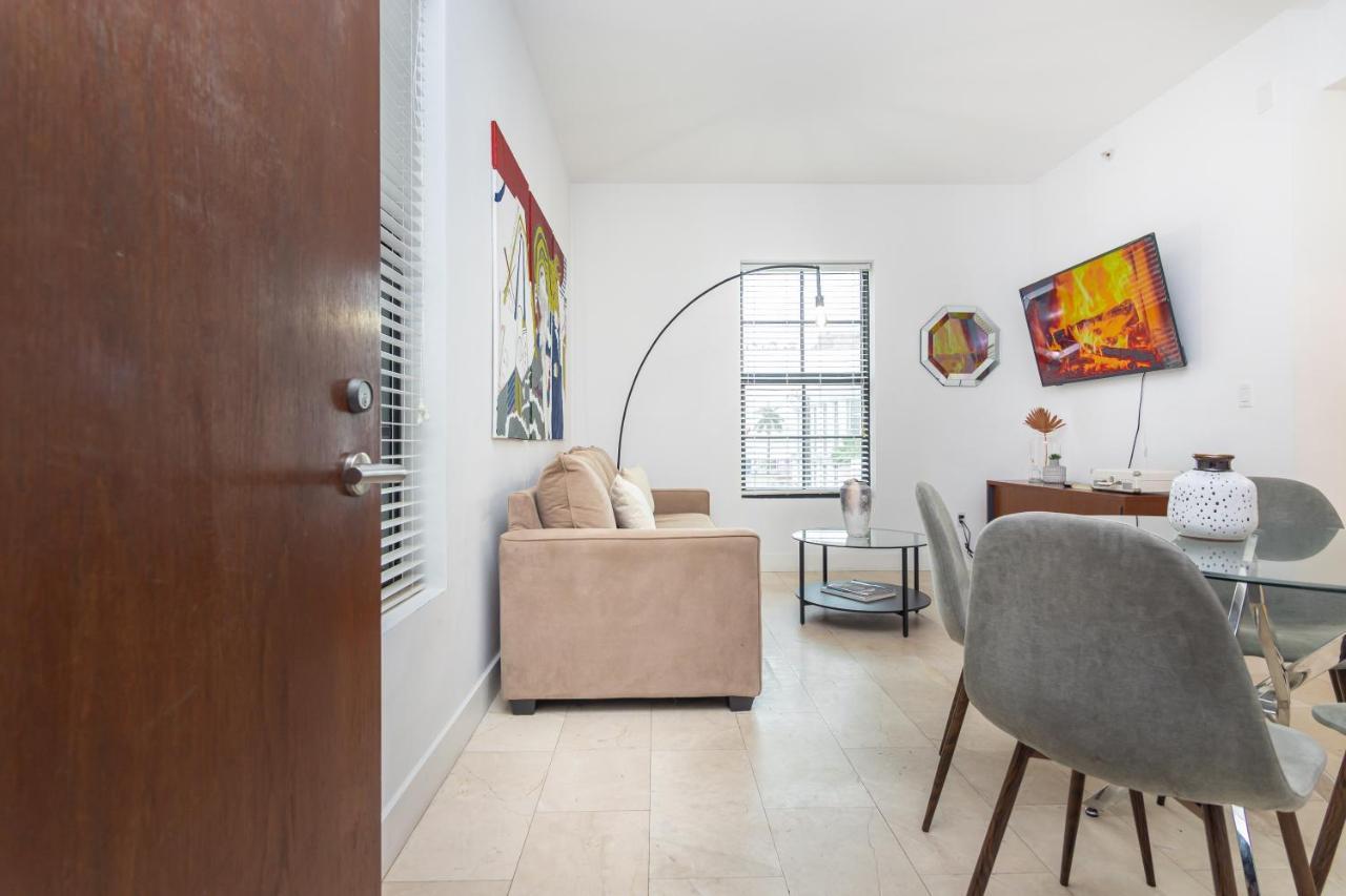 Downtown - 5 Minutes From Wynwood & Port - Art District Near Beach Apartment *